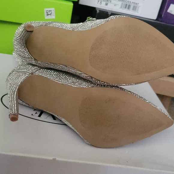 Shoes - Picture 5 of 6